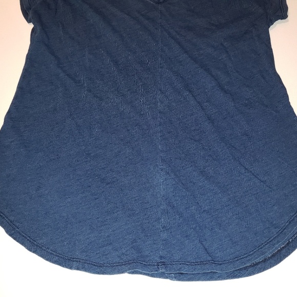 Tommy bahama xs womans ventage v-neck tshirt - Picture 4 of 4
